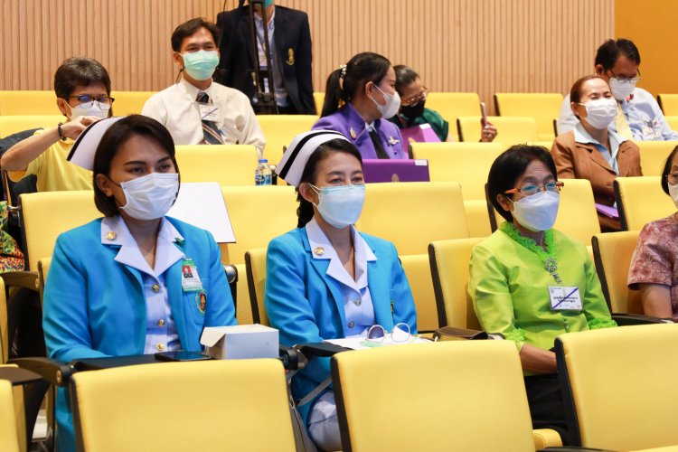 พิธีมอบประกาศนียบัตรพนักงานให้การดูแล — 1 พฤษภาคม 2025 — สถาบันเทคโนโลยีจิตรลดา CDTI