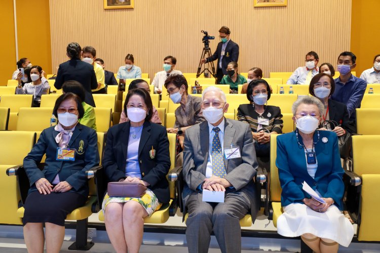 พิธีมอบประกาศนียบัตรพนักงานให้การดูแล — 1 พฤษภาคม 2025 — สถาบันเทคโนโลยีจิตรลดา CDTI