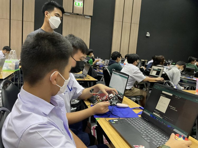 นักเรียนสาขาเทคโนโลยีระบบสมองกลฝังตัว เข้ารอบมา 50 ทีมสุดท้าย "การแข่งขันหุ่นยนต์ ส.ส.ท. ชิงแชมป์ประเทศไทย ประจำปี 2566" — 8 พฤษภาคม 2025 — สถาบันเทคโนโลยีจิตรลดา CDTI