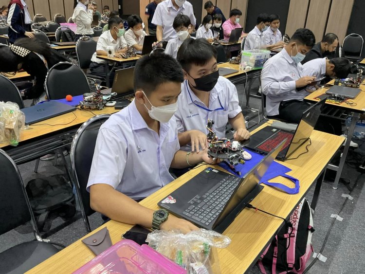 นักเรียนสาขาเทคโนโลยีระบบสมองกลฝังตัว เข้ารอบมา 50 ทีมสุดท้าย "การแข่งขันหุ่นยนต์ ส.ส.ท. ชิงแชมป์ประเทศไทย ประจำปี 2566" — 8 พฤษภาคม 2025 — สถาบันเทคโนโลยีจิตรลดา CDTI
