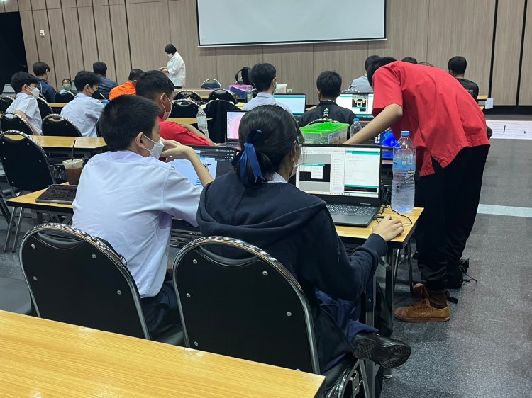 นักเรียนสาขาเทคโนโลยีระบบสมองกลฝังตัว เข้ารอบมา 50 ทีมสุดท้าย "การแข่งขันหุ่นยนต์ ส.ส.ท. ชิงแชมป์ประเทศไทย ประจำปี 2566" — 8 พฤษภาคม 2025 — สถาบันเทคโนโลยีจิตรลดา CDTI