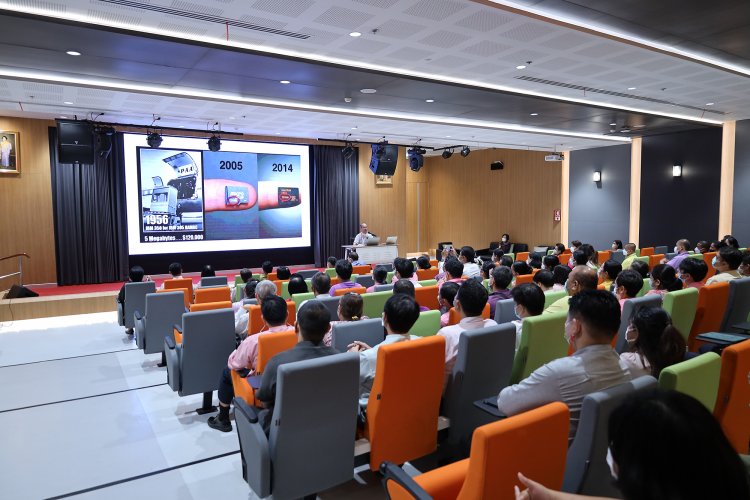 อธิการบดีพบครูและเจ้าหน้าที่ โรงเรียนจิตรลดาวิชาชีพ — 6 พฤษภาคม 2025 — สถาบันเทคโนโลยีจิตรลดา CDTI