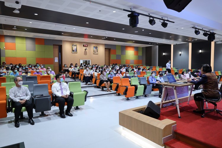 อธิการบดีพบครูและเจ้าหน้าที่ โรงเรียนจิตรลดาวิชาชีพ — 6 พฤษภาคม 2025 — สถาบันเทคโนโลยีจิตรลดา CDTI