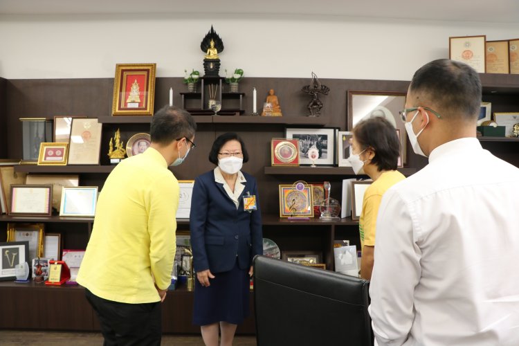 รับมอบหนังสือเมนูผักสร้างสุข — 2 พฤษภาคม 2025 — สถาบันเทคโนโลยีจิตรลดา CDTI