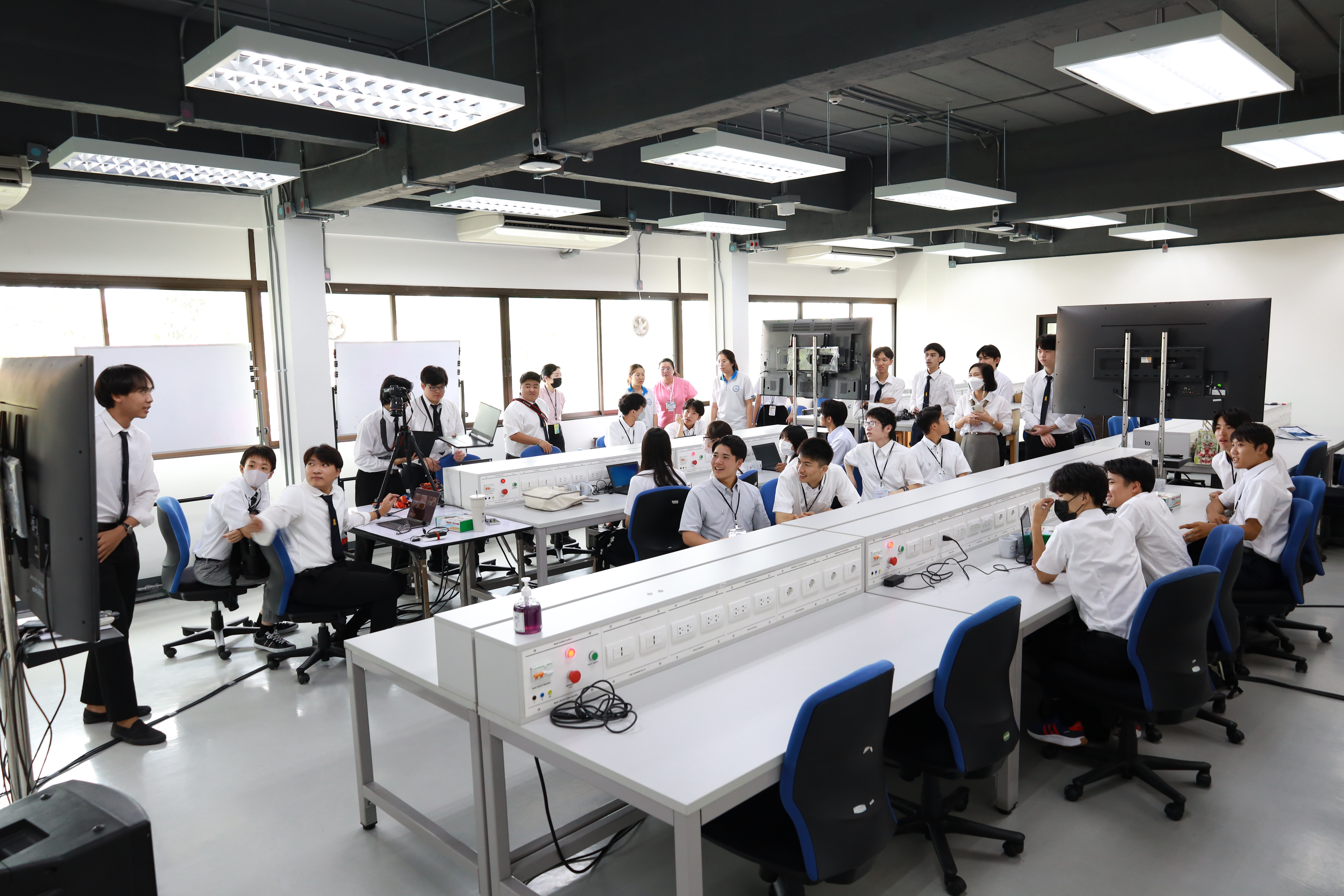 ต้อนรับอาจารย์และนักศึกษา จาก Aichi High School of Technology and Engineering (AHSTE) Advanced Course — 2 พฤษภาคม 2025 — สถาบันเทคโนโลยีจิตรลดา CDTI