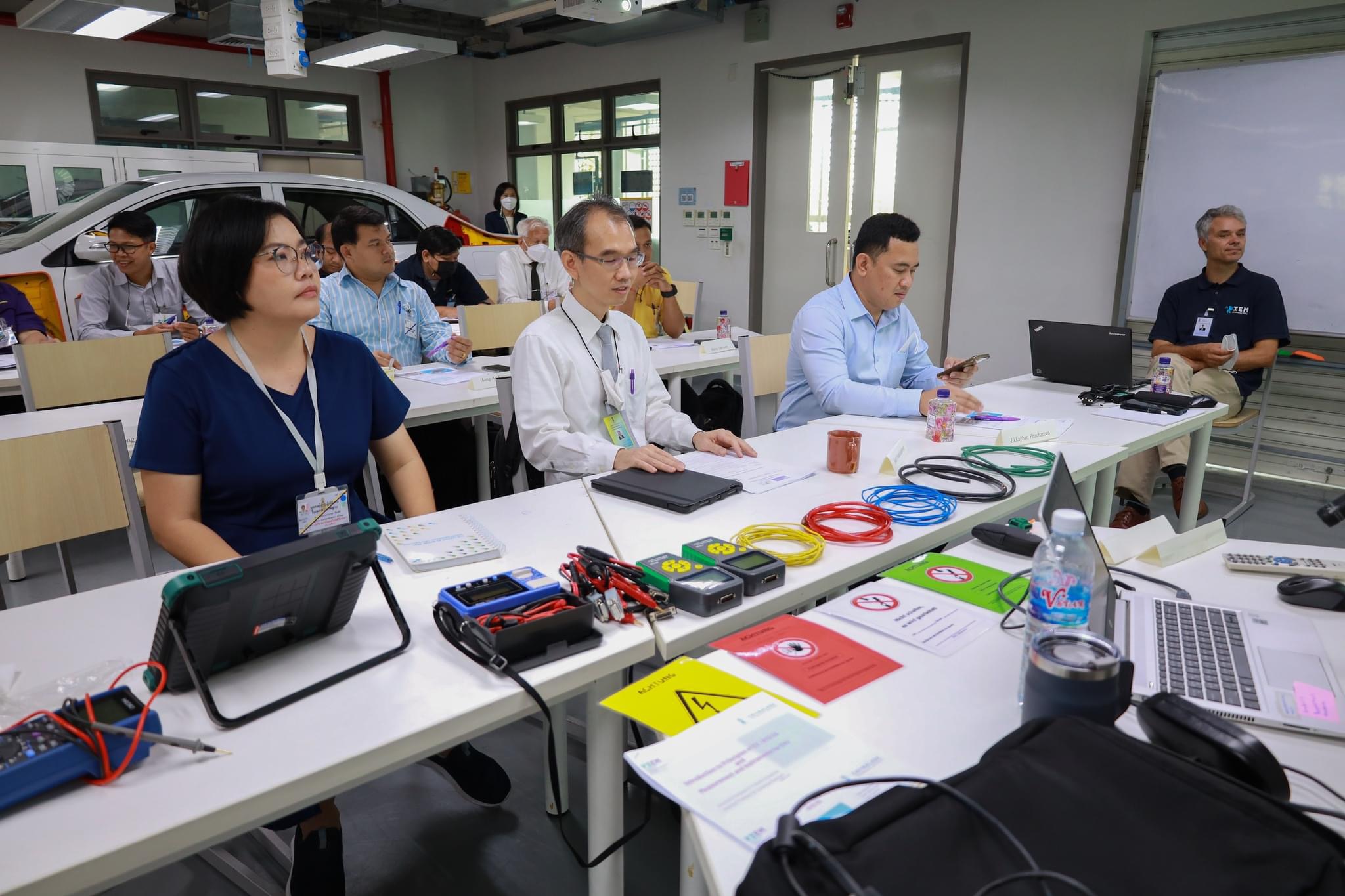 อบรมยานยนต์ไฟฟ้า — 2 พฤษภาคม 2025 — สถาบันเทคโนโลยีจิตรลดา CDTI
