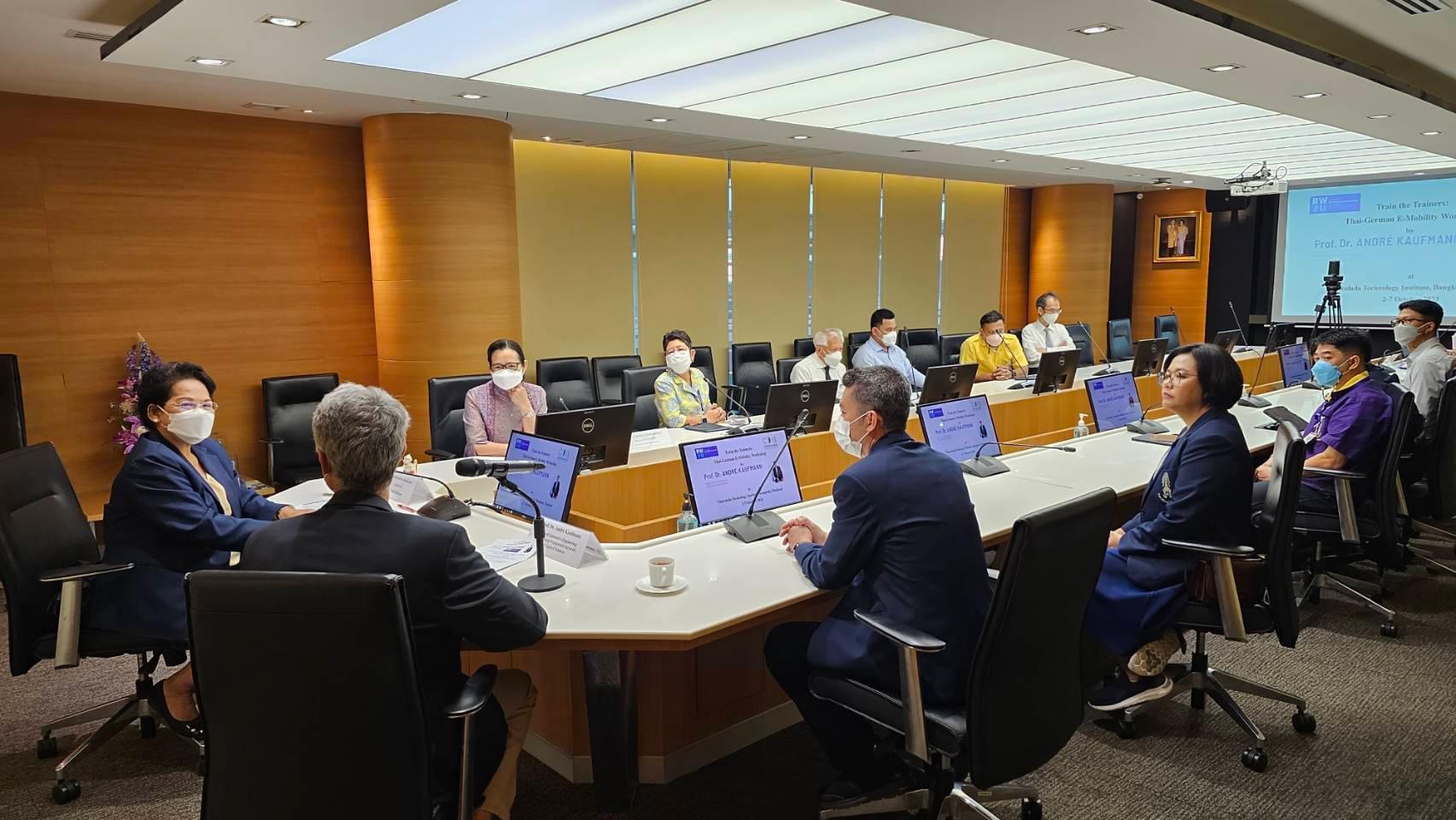 อบรมยานยนต์ไฟฟ้า — 2 พฤษภาคม 2025 — สถาบันเทคโนโลยีจิตรลดา CDTI