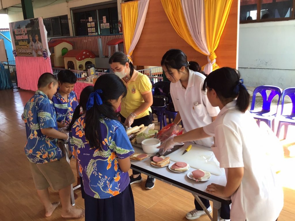 CDTI ร่วมทำกิจกรรมบำเพ็ญประโยชน์ มอบสิ่งของและสอนอาชีพ — 2 พฤษภาคม 2025 — สถาบันเทคโนโลยีจิตรลดา CDTI
