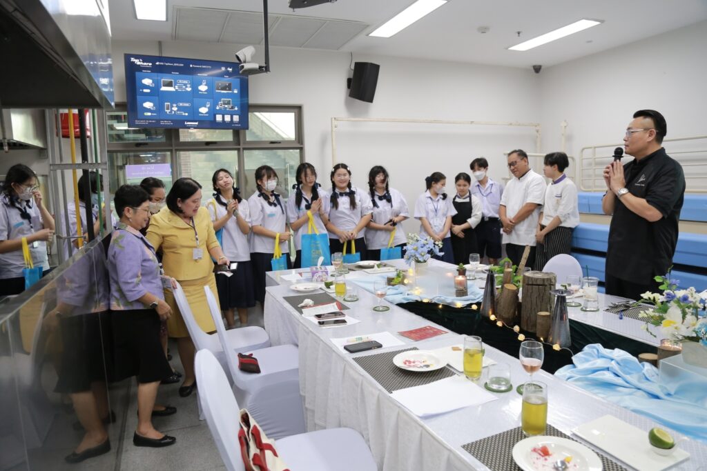 ต้อนรับนักเรียน และครูโรงเรียนราชินีบน เข้าศึกษาเยี่ยมชมโรงเรียนจิตรลดาวิชาชีพ สถาบันเทคโนโลยีจิตรลดา — 2 พฤษภาคม 2025 — สถาบันเทคโนโลยีจิตรลดา CDTI