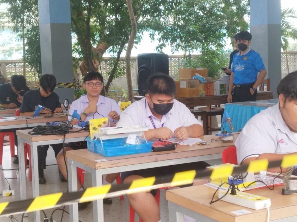 ขอแสดงความยินดีนักเรียนที่ได้รางวัลจากการแข่งขันทักษะประเภทอุตสาหกรรม ทักษะวิชาอิเล็กทรอนิกส์และประเภททักษะวิชาเทคนิคพื้นฐาน (ตะไบ) — 2 พฤษภาคม 2025 — สถาบันเทคโนโลยีจิตรลดา CDTI