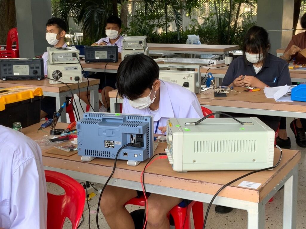 ขอแสดงความยินดีนักเรียนที่ได้รางวัลจากการแข่งขันทักษะประเภทอุตสาหกรรม ทักษะวิชาอิเล็กทรอนิกส์และประเภททักษะวิชาเทคนิคพื้นฐาน (ตะไบ) — 2 พฤษภาคม 2025 — สถาบันเทคโนโลยีจิตรลดา CDTI
