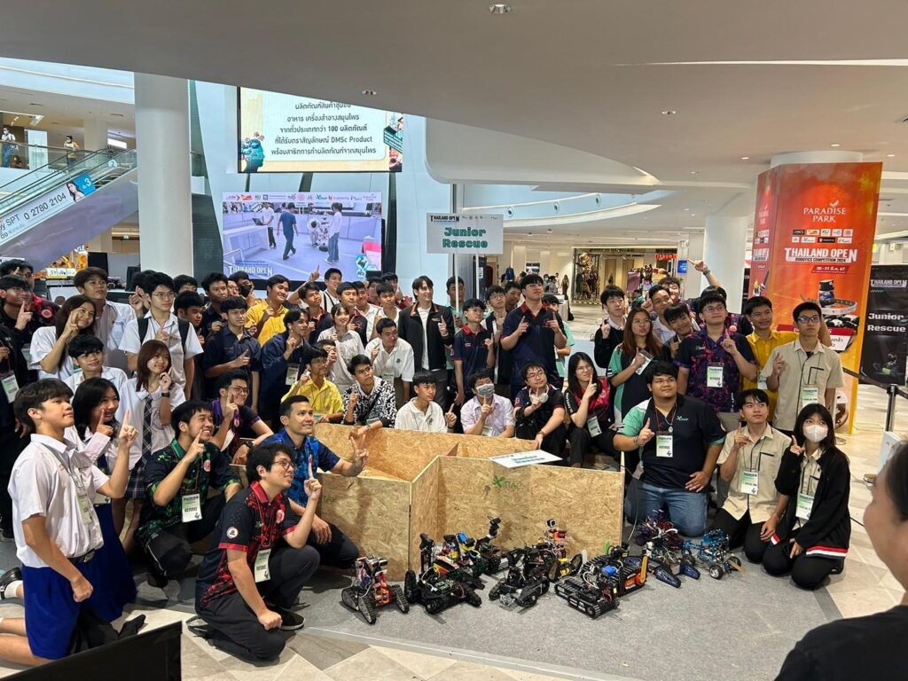 ขอแสดงความยินดีนักเรียน CDTI คว้ารางวัลรองชนะเลิศอันดับ 1 รุ่น Junior Rescue การแข่งขัน Thailand Open Robotics Competition 2024 — 2 พฤษภาคม 2025 — สถาบันเทคโนโลยีจิตรลดา CDTI