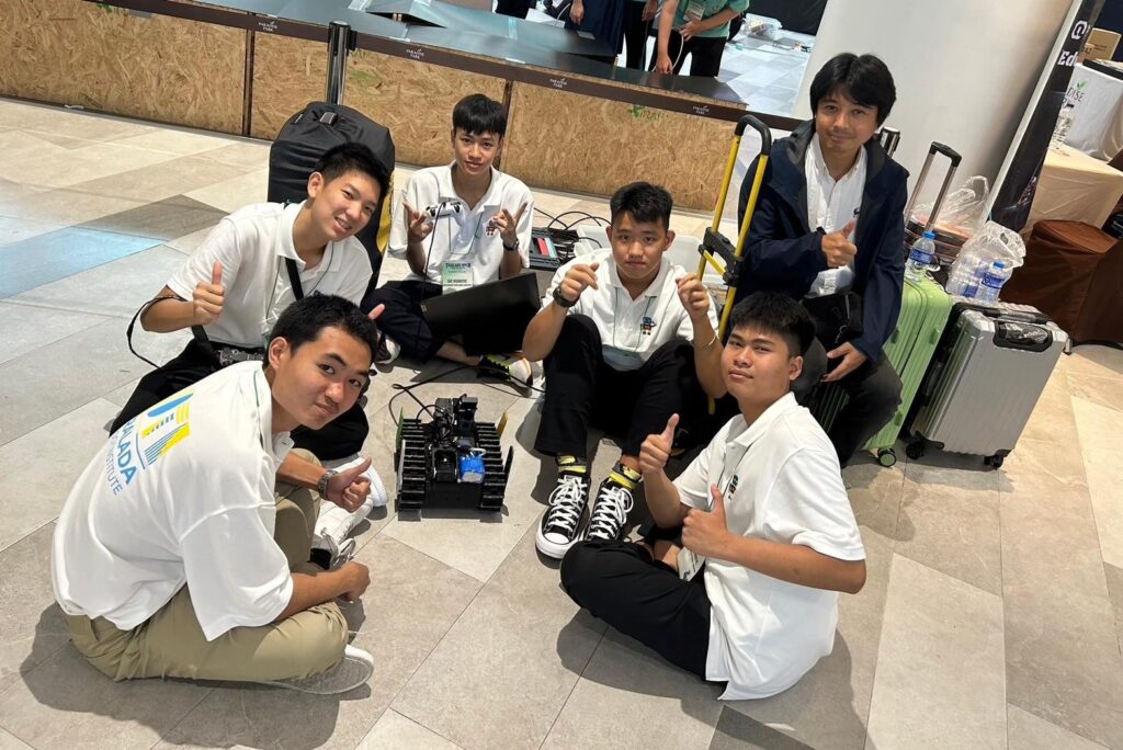 ขอแสดงความยินดีนักเรียน CDTI คว้ารางวัลรองชนะเลิศอันดับ 1 รุ่น Junior Rescue การแข่งขัน Thailand Open Robotics Competition 2024 — 2 พฤษภาคม 2025 — สถาบันเทคโนโลยีจิตรลดา CDTI
