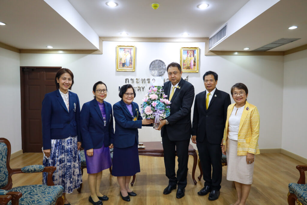 แสดงความยินดีแก่นายสุชาติ ชมกลิ่น — 1 พฤษภาคม 2025 — สถาบันเทคโนโลยีจิตรลดา CDTI