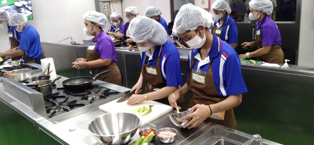 ศูนย์บริการวิชาการ เปิดอบรมหลักสูตรระยะสั้น “สร้างความรู้ สร้างอาชีพ กับจิตรลดาอาหารคาว-หวาน” — 2 พฤษภาคม 2025 — สถาบันเทคโนโลยีจิตรลดา CDTI