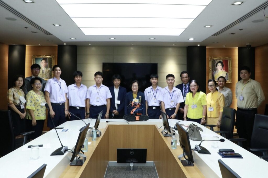 พบอธิการบดีเพื่อรับโอวาท — 2 พฤษภาคม 2025 — สถาบันเทคโนโลยีจิตรลดา CDTI