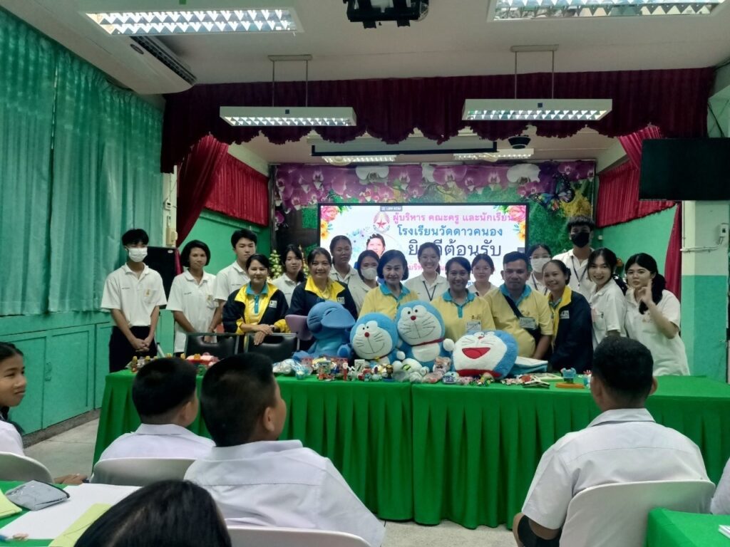นักเรียน CDTI มอบสิ่งของและสอนทำสมุดทำมือ ให้กับนักเรียนโรงเรียนวัดดาวคะนอง — 2 พฤษภาคม 2025 — สถาบันเทคโนโลยีจิตรลดา CDTI