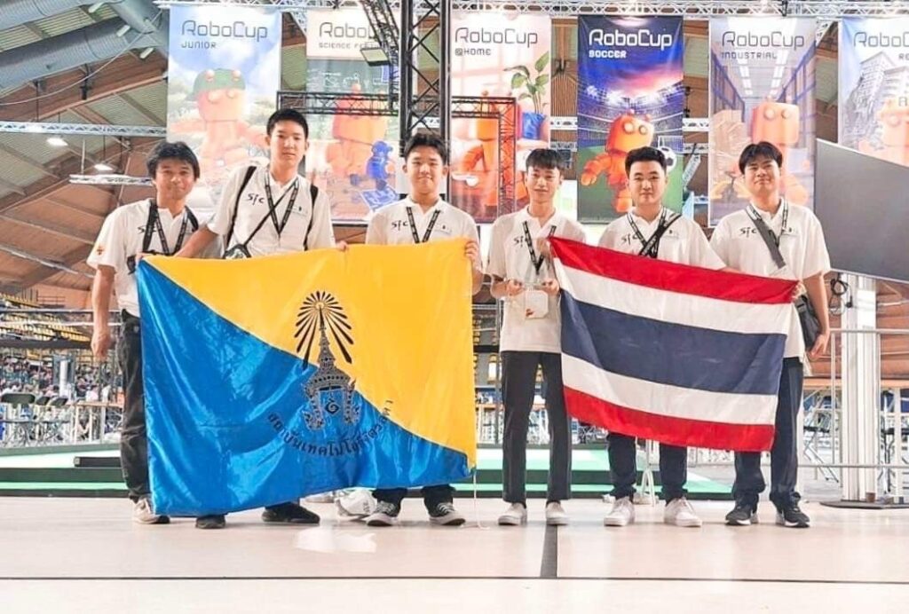 CDTI ขอแสดงความยินดีทีมหุ่นยนต์ SiC (SuperSmart Intelligent Creative) ตัวแทนเยาวชนไทย คว้ารางวัลรองชนะเลิศ อันดับ 1 ในแข่งขัน RoboCup 2024 "Junior Rescue" — 2 พฤษภาคม 2025 — สถาบันเทคโนโลยีจิตรลดา CDTI