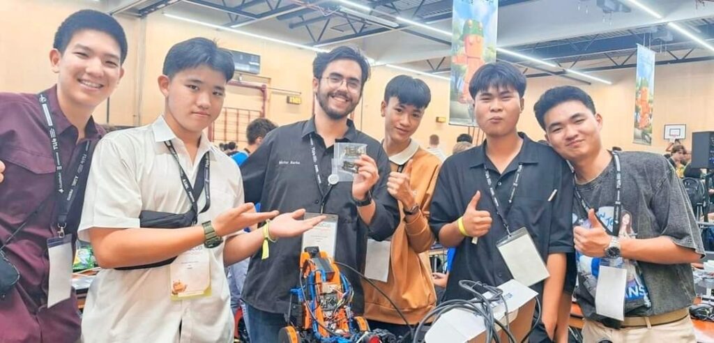 CDTI ขอแสดงความยินดีทีมหุ่นยนต์ SiC (SuperSmart Intelligent Creative) ตัวแทนเยาวชนไทย คว้ารางวัลรองชนะเลิศ อันดับ 1 ในแข่งขัน RoboCup 2024 "Junior Rescue" — 2 พฤษภาคม 2025 — สถาบันเทคโนโลยีจิตรลดา CDTI