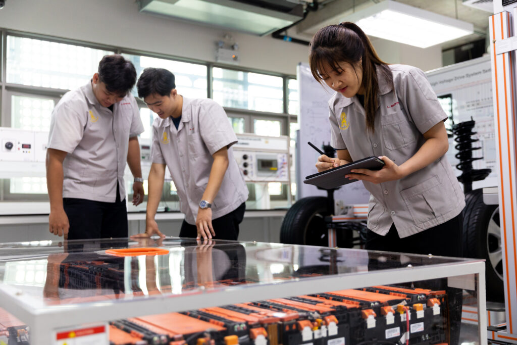 ประวัติสถาบัน — 1 พฤษภาคม 2025 — สถาบันเทคโนโลยีจิตรลดา CDTI