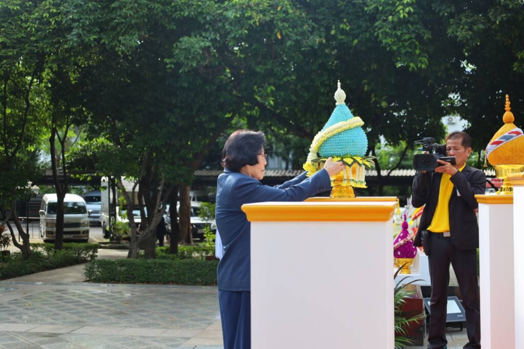 วางพานพุ่มถวายสักการะพระบาทสมเด็จพระจอมเกล้าเจ้าอยู่หัว — 3 พฤษภาคม 2025 — สถาบันเทคโนโลยีจิตรลดา CDTI