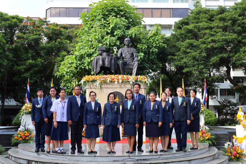 วางพานพุ่มถวายสักการะพระบาทสมเด็จพระจอมเกล้าเจ้าอยู่หัว — 3 พฤษภาคม 2025 — สถาบันเทคโนโลยีจิตรลดา CDTI