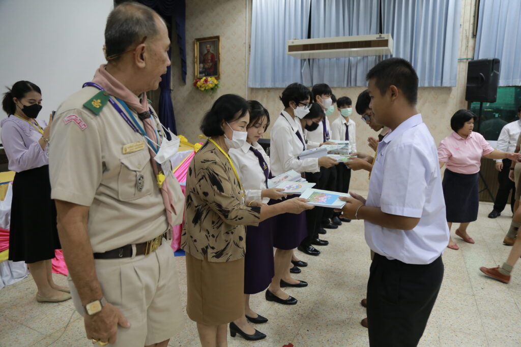 CDTI ร่วมกิจกรรมจิตอาสา มอบสมุดทำมือ — 2 พฤษภาคม 2025 — สถาบันเทคโนโลยีจิตรลดา CDTI