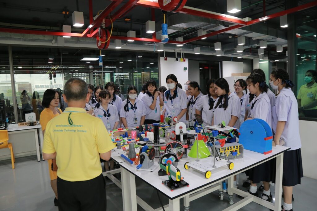 CDTI ยินดีต้อนรับคณาอาจารย์ และนักเรียนโรงเรียนราชินีบน เยี่ยมชมศึกษาดูงานโรงเรียนจิตรลดาวิชาชีพสถาบันเทคโนโลยีจิตรลดา — 2 พฤษภาคม 2025 — สถาบันเทคโนโลยีจิตรลดา CDTI