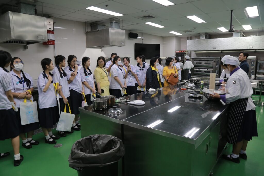 CDTI ยินดีต้อนรับคณาอาจารย์ และนักเรียนโรงเรียนราชินีบน เยี่ยมชมศึกษาดูงานโรงเรียนจิตรลดาวิชาชีพสถาบันเทคโนโลยีจิตรลดา — 2 พฤษภาคม 2025 — สถาบันเทคโนโลยีจิตรลดา CDTI