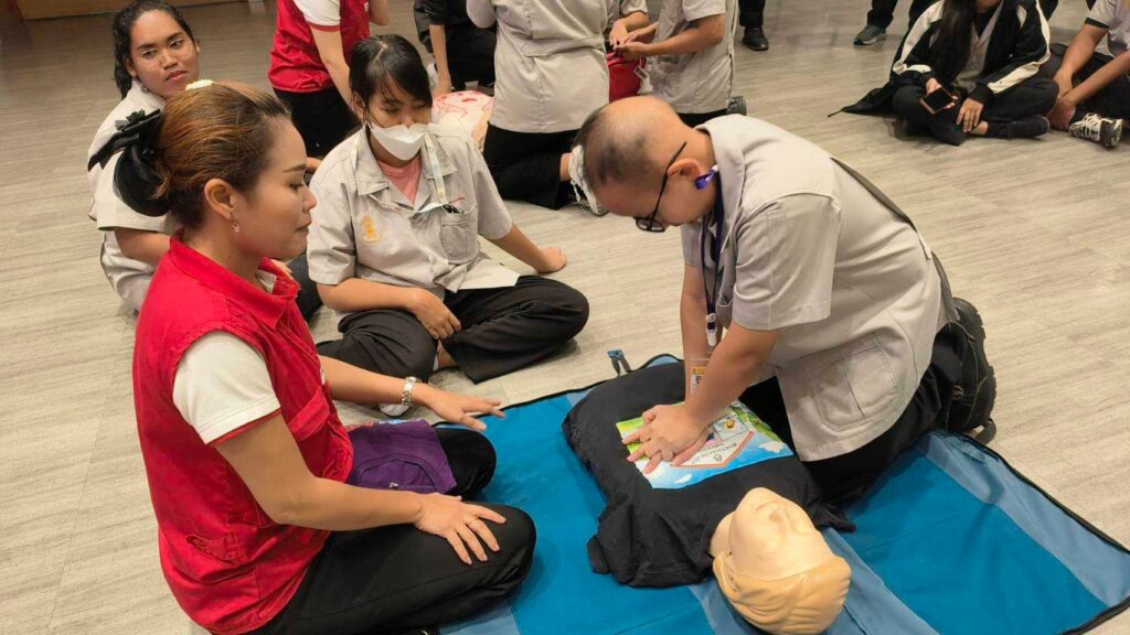 คณะเทคโนโลยีอุตสาหกรรมการอบรมการปฐมพยาบาลและการกู้ชีพ — 1 พฤษภาคม 2025 — สถาบันเทคโนโลยีจิตรลดา CDTI