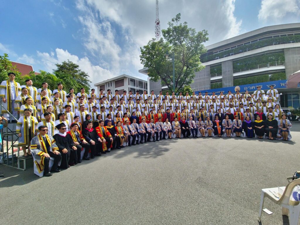 ขอแสดงความยินดีกับบัณฑิตทุกท่าน — 1 พฤษภาคม 2025 — สถาบันเทคโนโลยีจิตรลดา CDTI