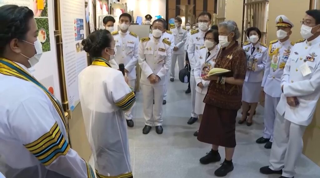 พิธีพระราชทานเข็มที่ระลึก ผู้ทำคุณประโยชน์แก่สถาบันเทคโนโลยีจิตรลดา และทอดพระเนตรนิทรรศการ CDTI Go Green 2024 — 1 พฤษภาคม 2025 — สถาบันเทคโนโลยีจิตรลดา CDTI