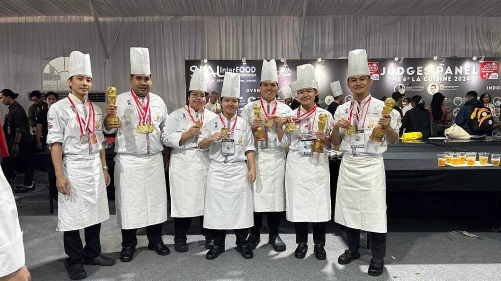 ขอแสดงความยินดีกับ ทีมนักศึกษา และบุคลากรสถาบันเทคโนโลยีจิตรลดา ตัวแทนประเทศไทยคว้ารางวัลการแข่งขัน 12 เหรียญทอง รายการ 6th LaCuisine Cooking Competition 2024 — 1 พฤษภาคม 2025 — สถาบันเทคโนโลยีจิตรลดา CDTI