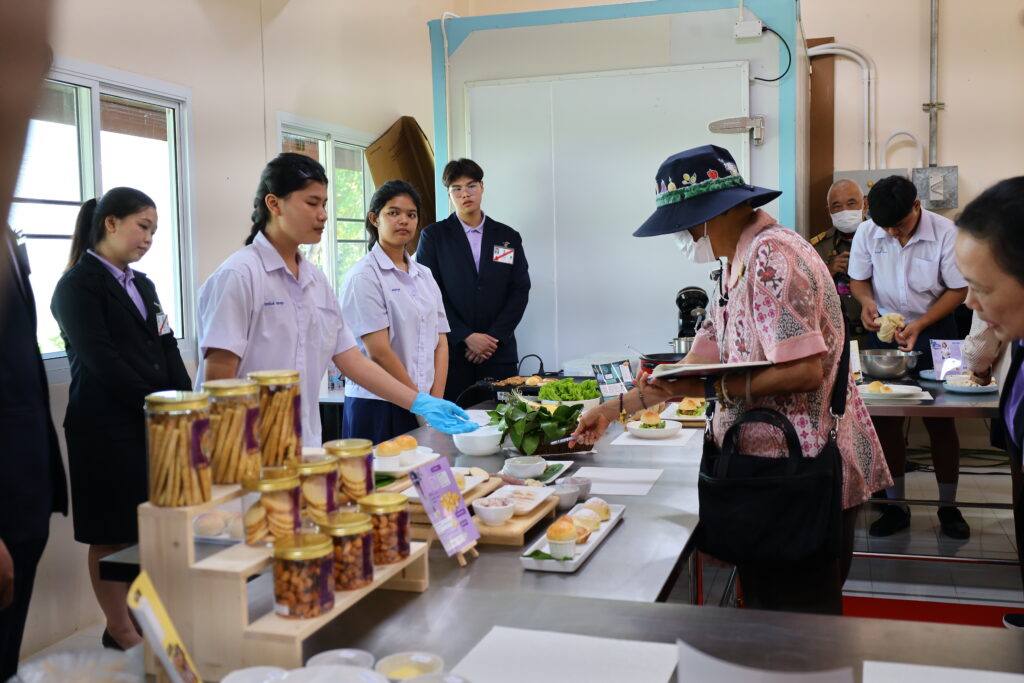 สมเด็จพระกนิษฐาธิราชเจ้า กรมสมเด็จพระเทพรัตนราชสุดา สยามบรมราชกุมารีเสด็จพระราชดำเนินทอดพระเนตรความก้าวหน้าสำนักวิชาเกษตรนวัตสถาบันเทคโนโลยีจิตรลดา — 1 พฤษภาคม 2025 — สถาบันเทคโนโลยีจิตรลดา CDTI