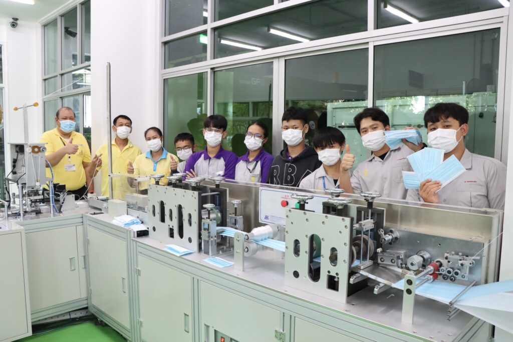 สจด. จัดอบรมการใช้งานเครื่องผลิตหน้ากากอนามัย — 1 พฤษภาคม 2025 — สถาบันเทคโนโลยีจิตรลดา CDTI