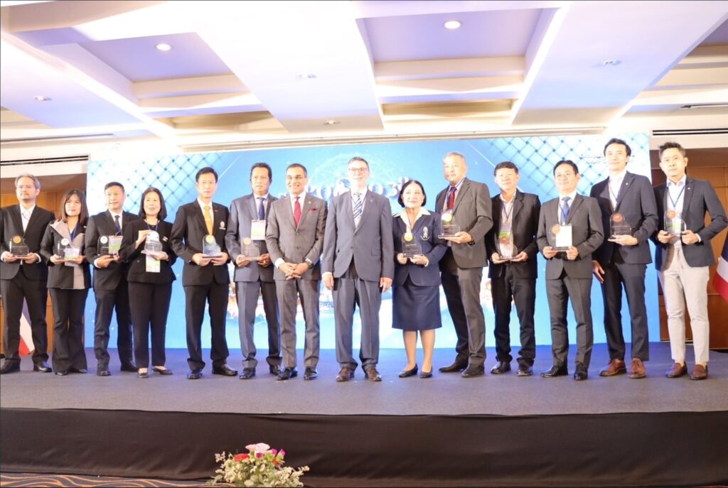 สจด. ร่วมพิธีมอบรางวัล Thailand VISION ZERO Award ในงานการประชุมวิชาการและนิทรรศการด้านความปลอดภัยและอาชีวอนามัยแห่งภูมิภาคเอเชีย-แปซิฟิก APOSHO ครั้งที่ 38 : 2024 — 1 พฤษภาคม 2025 — สถาบันเทคโนโลยีจิตรลดา CDTI