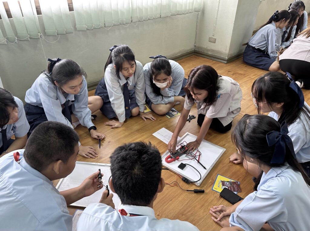 แนะนำหลักสูตรสถาบันเทคโนโลยีจิตรลดา ให้กับโรงเรียนสกลวิทยา จังหวัดนครปฐม — 1 พฤษภาคม 2025 — สถาบันเทคโนโลยีจิตรลดา CDTI
