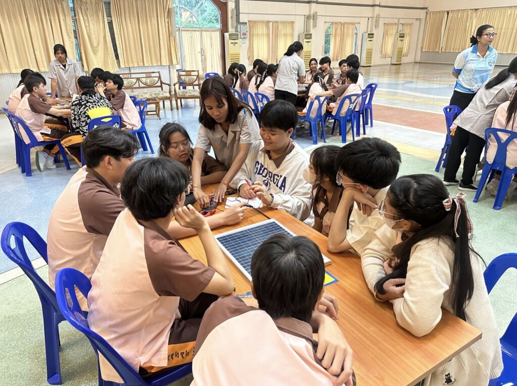 แนะนำหลักสูตรสถาบันเทคโนโลยีจิตรลดา ให้กับโรงเรียนสารสาสน์นครปฐม จังหวัดนครปฐม — 1 พฤษภาคม 2025 — สถาบันเทคโนโลยีจิตรลดา CDTI