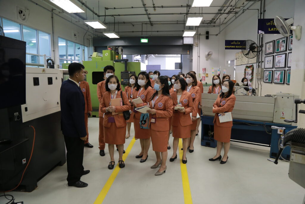 สจด. ต้อนรับคณะผู้บริหารและผู้ฝึกอบรมหลักสูตรการบริหารงานอุดมศึกษาสายสนับสนุนระดับสูง (นบสส.) รุ่นที่ ๒๕ เยี่ยมชมสถาบันเทคโนโลยีจิตรลดา — 1 พฤษภาคม 2025 — สถาบันเทคโนโลยีจิตรลดา CDTI