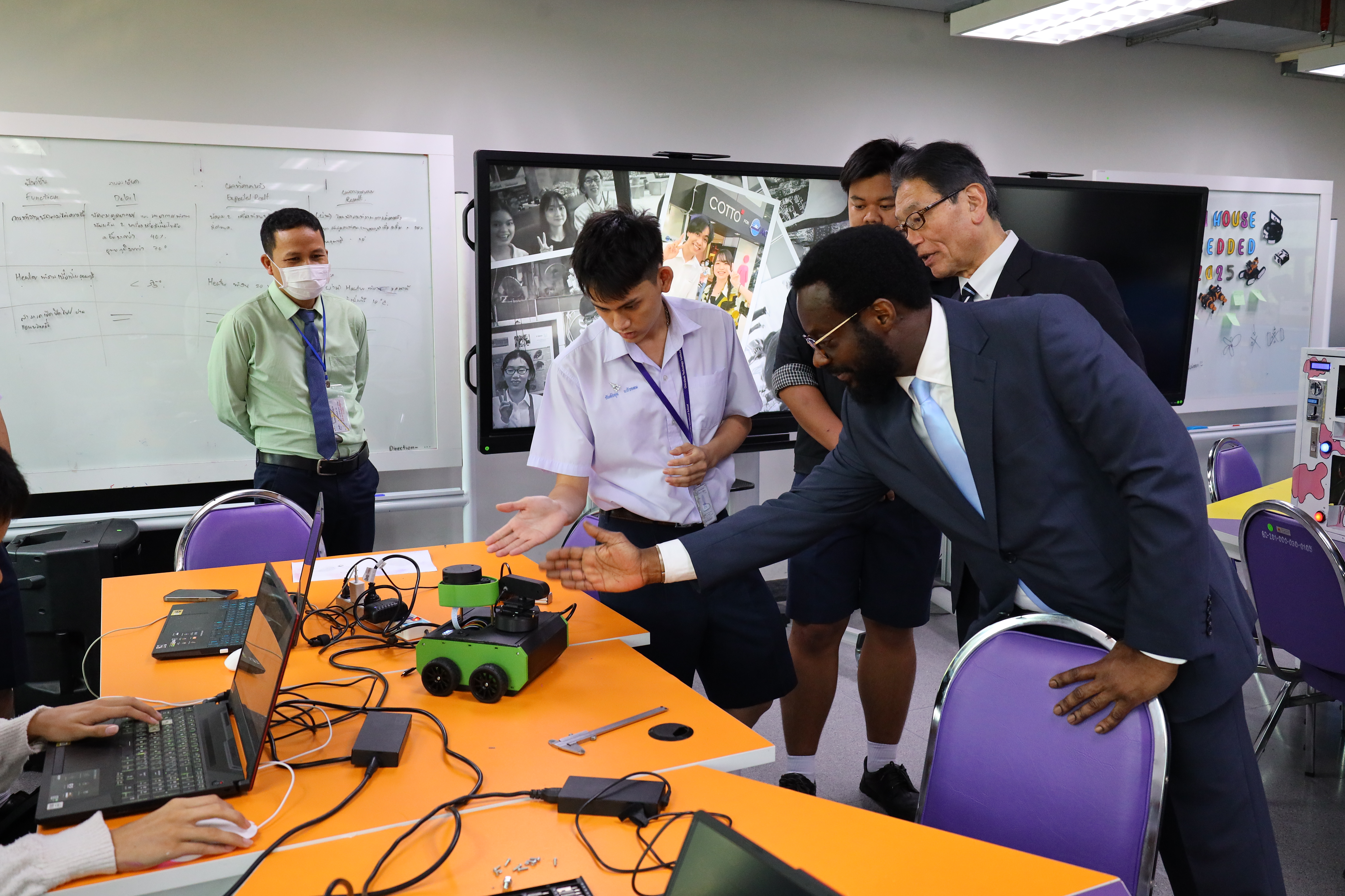 สจด. ต้อนรับคณะผู้บริหาร AHSTE — 1 พฤษภาคม 2025 — สถาบันเทคโนโลยีจิตรลดา CDTI