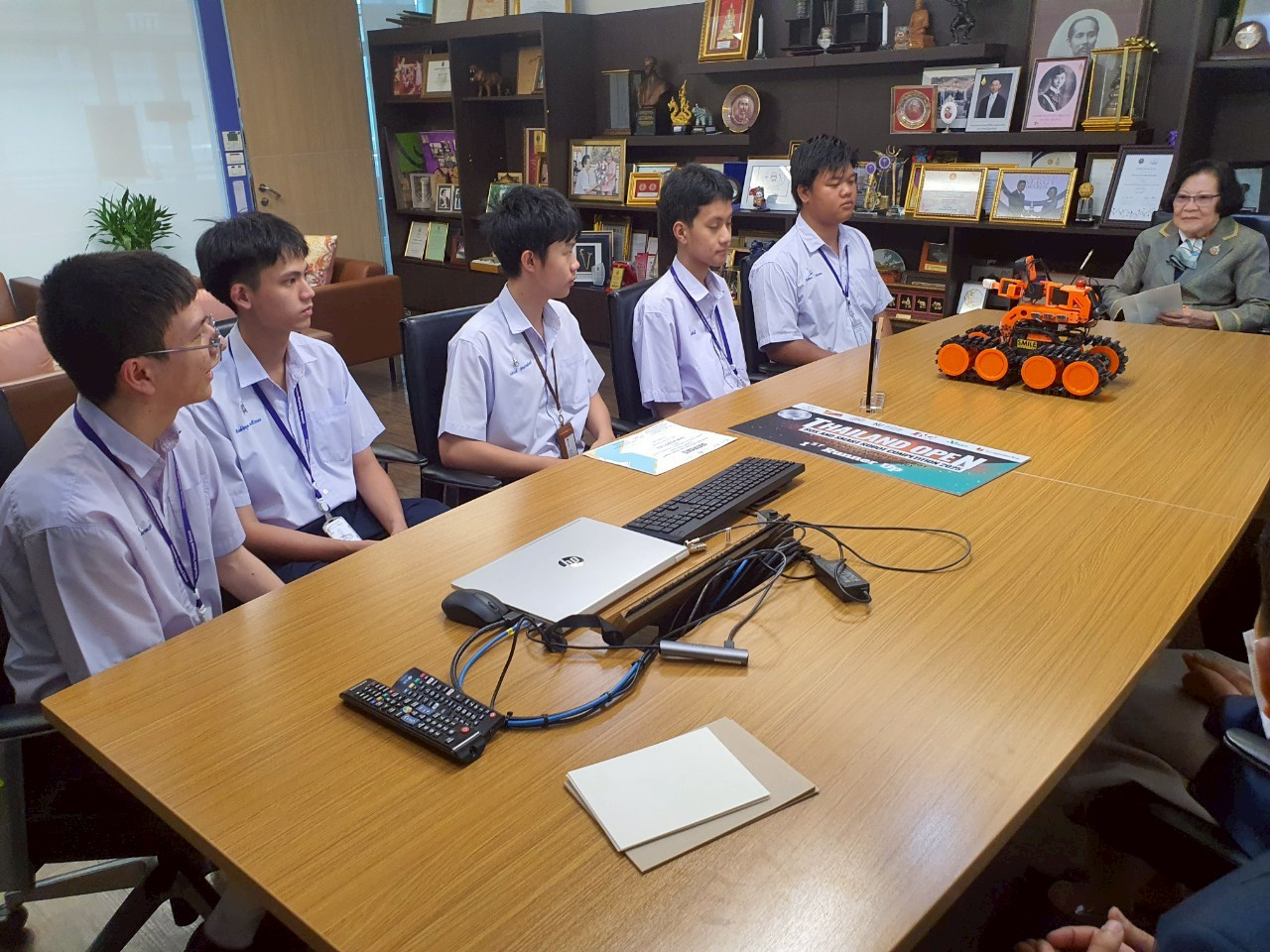 พบอธิการบดี นักเรียนสาขาเทคโนโลยีระบบสมองกลฝังตัว คว้ารางวัลรองชนะเลิศอันดับ 1 ในการแข่งขันรายการ Thailand Open ROS and Smart Robot Competition 2025 ประเภท Rescue Junior — 1 พฤษภาคม 2025 — สถาบันเทคโนโลยีจิตรลดา CDTI