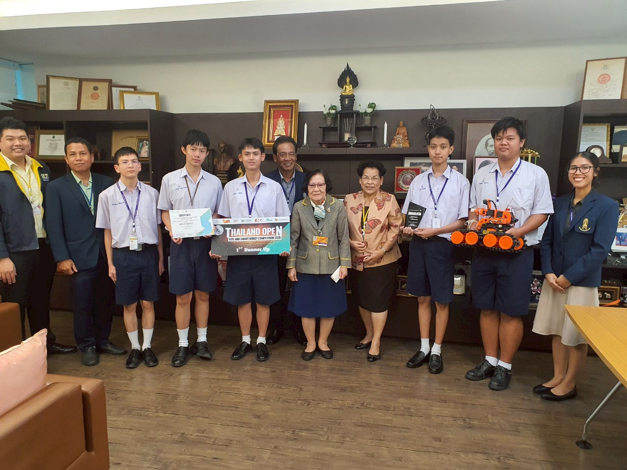 พบอธิการบดี นักเรียนสาขาเทคโนโลยีระบบสมองกลฝังตัว คว้ารางวัลรองชนะเลิศอันดับ 1 ในการแข่งขันรายการ Thailand Open ROS and Smart Robot Competition 2025 ประเภท Rescue Junior — 1 พฤษภาคม 2025 — สถาบันเทคโนโลยีจิตรลดา CDTI