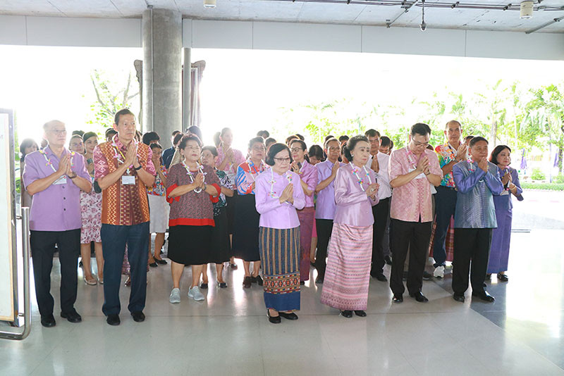 สจด. จัดรดน้ำดำหัวผู้อาวุโส ต้อนรับปีใหม่ไทย — 1 พฤษภาคม 2025 — สถาบันเทคโนโลยีจิตรลดา CDTI