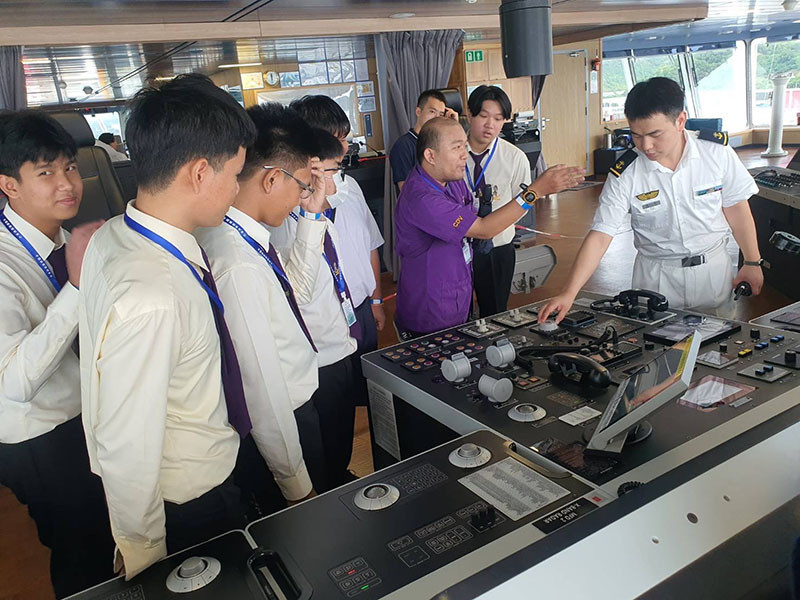 สจด. นำนักเรียน นักศึกษาเข้าร่วมโครงการเรียนรู้บูรณาการศึกษา เยี่ยมชมเรือตัดน้ำแข็งเสว่หลง 2 (Xuelong 2) — 22 พฤษภาคม 2025 — สถาบันเทคโนโลยีจิตรลดา CDTI