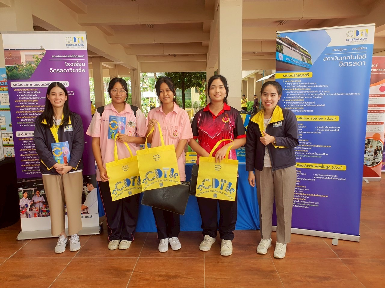 สจด. ร่วมงานแนะแนวศึกษาต่อโรงเรียนมาบตาพุดพันพิทยาคาร จังหวัดระยอง — 13 มิถุนายน 2025 — สถาบันเทคโนโลยีจิตรลดา CDTI