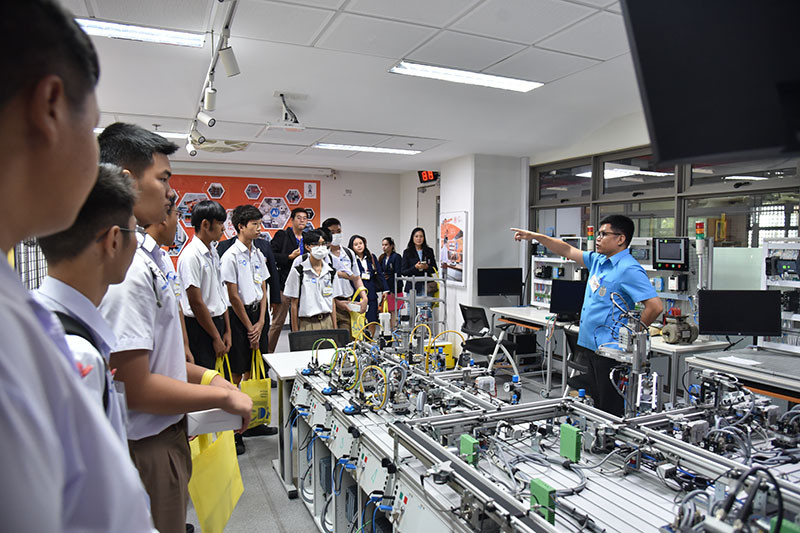 สจด. ต้อนรับคณะผู้บริหาร ครู และนักเรียน คณะกรรมการและภาคีเครือข่าย 7 สถานศึกษาเยี่ยมชมศึกษาดูงาน สถาบันเทคโนโลยีจิตรลดา — 23 มิถุนายน 2025 — สถาบันเทคโนโลยีจิตรลดา CDTI