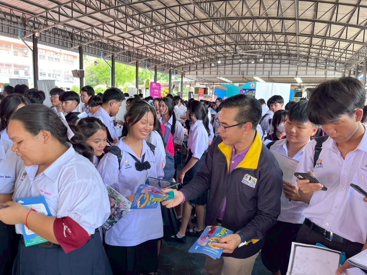 สจด. ร่วมงานแนะแนวศึกษาต่อโรงเรียนทุ่งศุขลา "กรุงไทยอนุเคราะห์" จังหวัดชลบุรี — 13 มิถุนายน 2025 — สถาบันเทคโนโลยีจิตรลดา CDTI