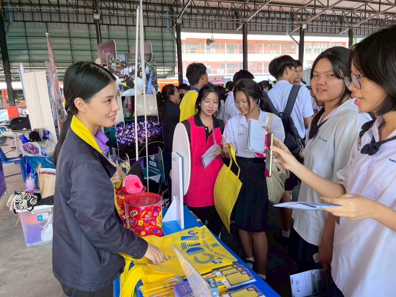 สจด. ร่วมงานแนะแนวศึกษาต่อโรงเรียนทุ่งศุขลา "กรุงไทยอนุเคราะห์" จังหวัดชลบุรี — 13 มิถุนายน 2025 — สถาบันเทคโนโลยีจิตรลดา CDTI