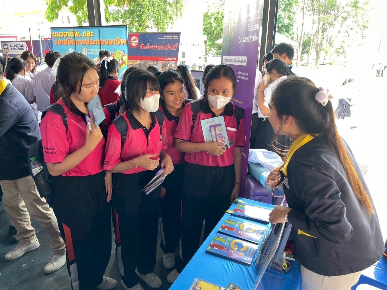 สจด. ร่วมงานแนะแนวศึกษาต่อโรงเรียนทุ่งศุขลา "กรุงไทยอนุเคราะห์" จังหวัดชลบุรี — 13 มิถุนายน 2025 — สถาบันเทคโนโลยีจิตรลดา CDTI