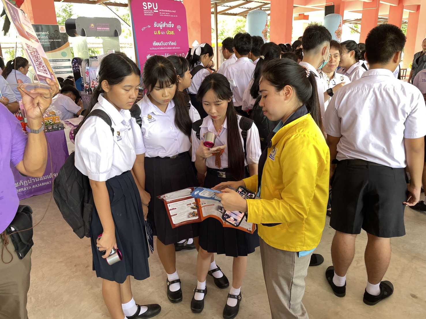 สจด. ร่วมงานแนะแนวศึกษาต่อโรงเรียนบ้านฉางกาญจนกุลวิทยา จังหวัดระยอง — 14 มิถุนายน 2025 — สถาบันเทคโนโลยีจิตรลดา CDTI